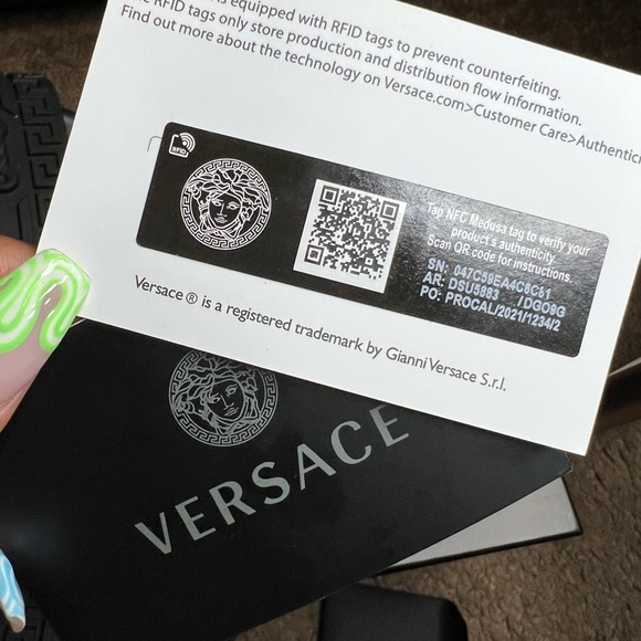 VERSACE PALAZZO POOL SLIDES - Picture 9 of 9